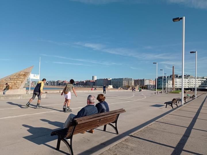 Poniente Beach Gijón Eksteriør billede